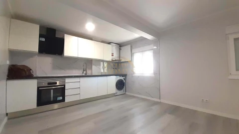 Apartamento T3 para Venda em Laranjeiro e Feijó