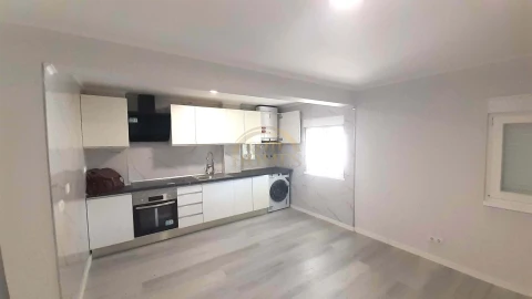 Apartamento T3 para Venda em Laranjeiro e Feijó