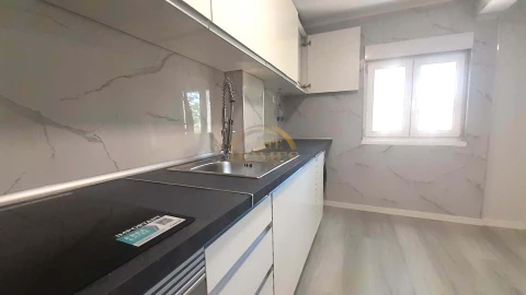 Apartamento T3 para Venda em Laranjeiro e Feijó