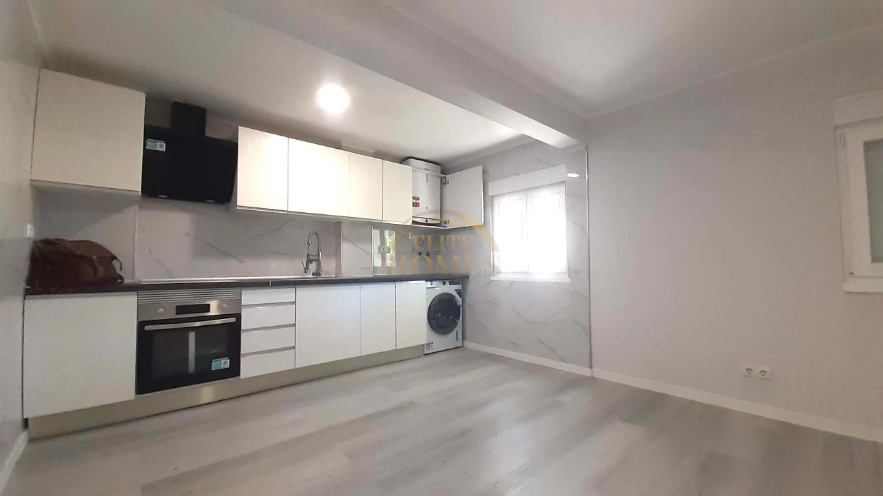 Apartamento T3 para Venda em Laranjeiro e Feijó Foto 1
