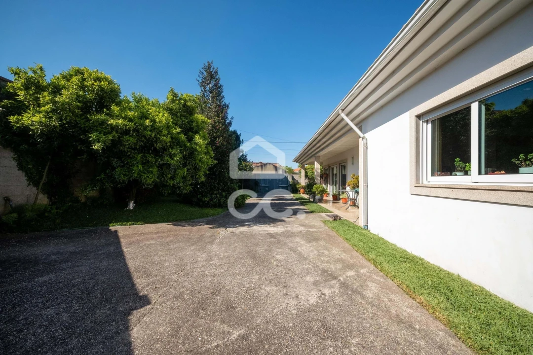 Moradia T4 para Venda em Areias, Sequeirô, Lama e Palmeira Foto 24