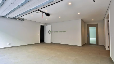 Moradia T4 para Venda em Quarteira