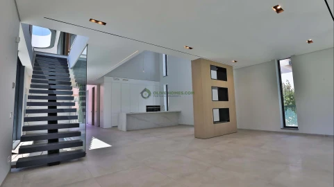 Moradia T4 para Venda em Quarteira