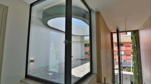 Moradia T4 para Venda em Quarteira