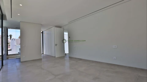 Moradia T4 para Venda em Quarteira