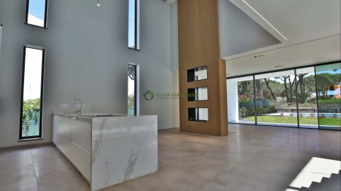 Moradia T4 para Venda em Quarteira