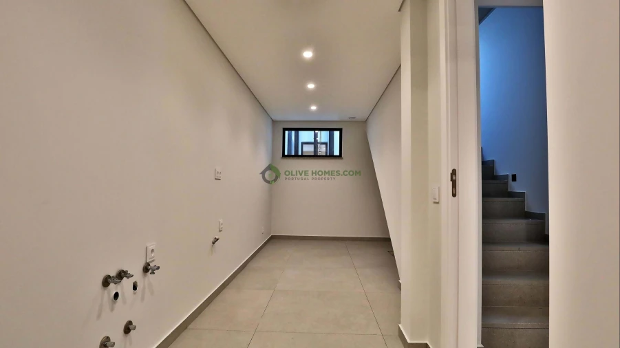 Moradia T4 para Venda em Quarteira Foto 59