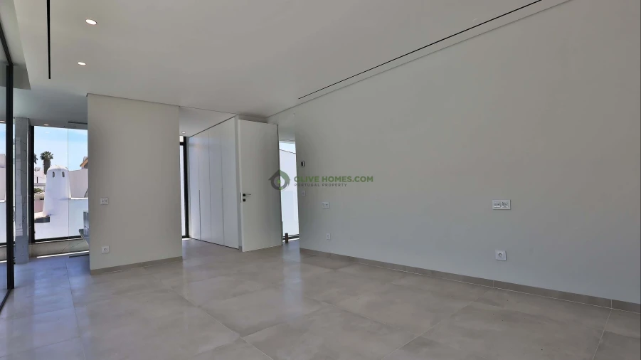Moradia T4 para Venda em Quarteira Foto 45
