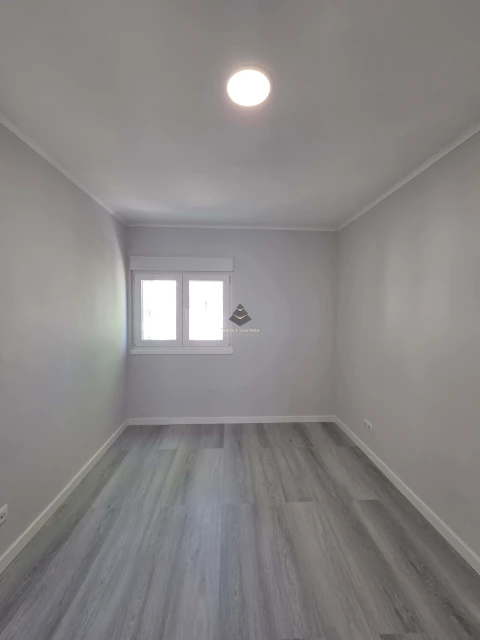 Apartamento T3 para Venda em Laranjeiro e Feijó