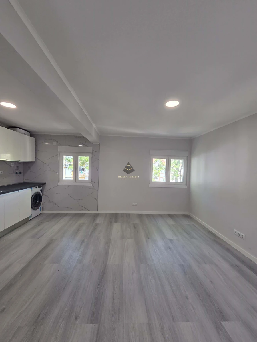 Apartamento T3 para Venda em Laranjeiro e Feijó Foto 2