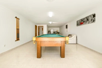 Moradia T4 para Venda em Quarteira