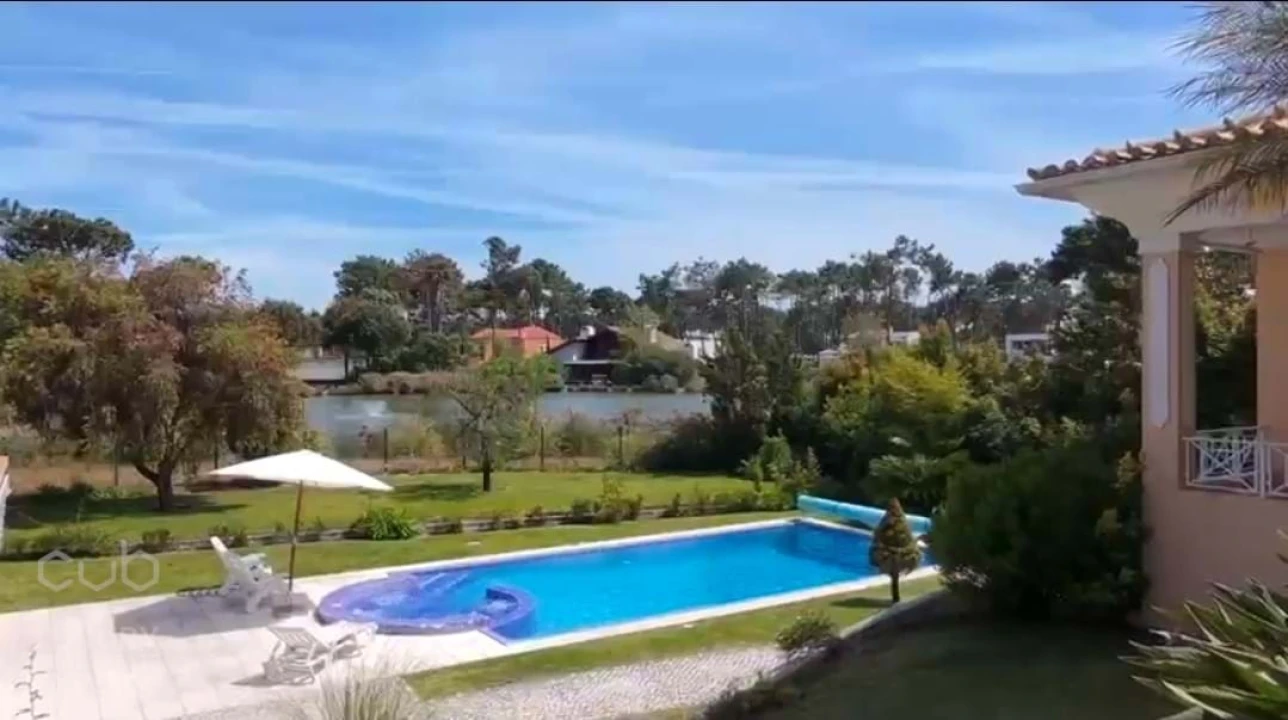 Moradia T5 para Venda em Charneca de Caparica e Sobreda Foto 3