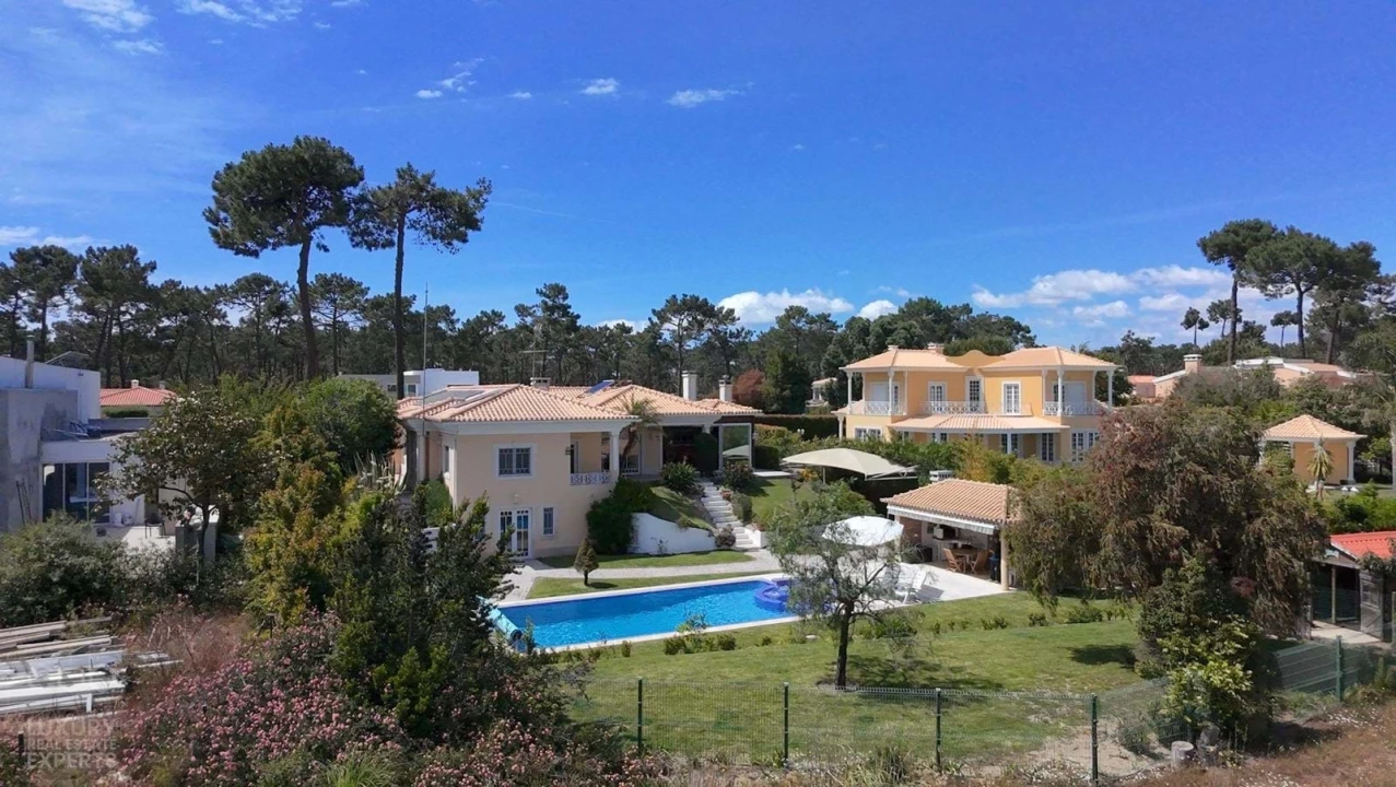 Moradia T5 para Venda em Charneca de Caparica e Sobreda Foto 9