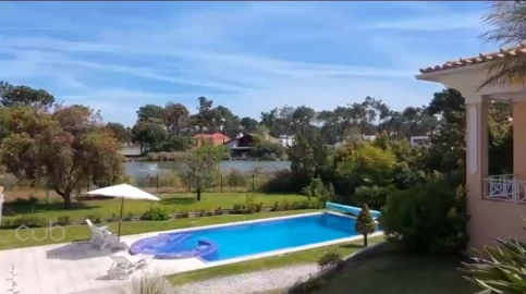 Moradia T5 para Venda em Charneca de Caparica e Sobreda
