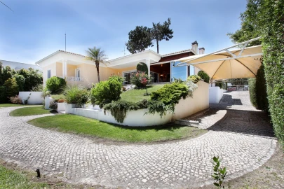 Moradia T5 para Venda em Charneca de Caparica e Sobreda