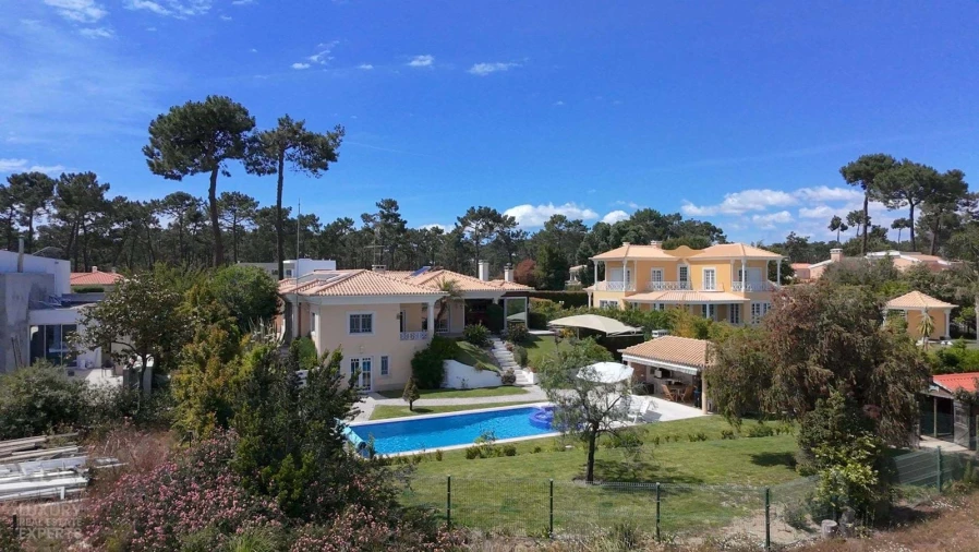 Moradia T5 para Venda em Charneca de Caparica e Sobreda Foto 9
