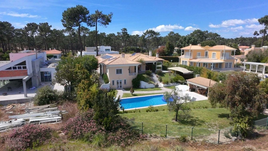 Moradia T5 para Venda em Charneca de Caparica e Sobreda Foto 10