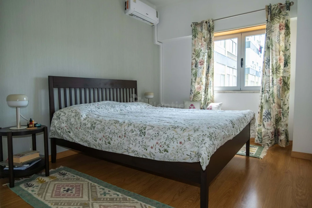 Apartamento T2 para Venda em Carnaxide e Queijas Foto 13