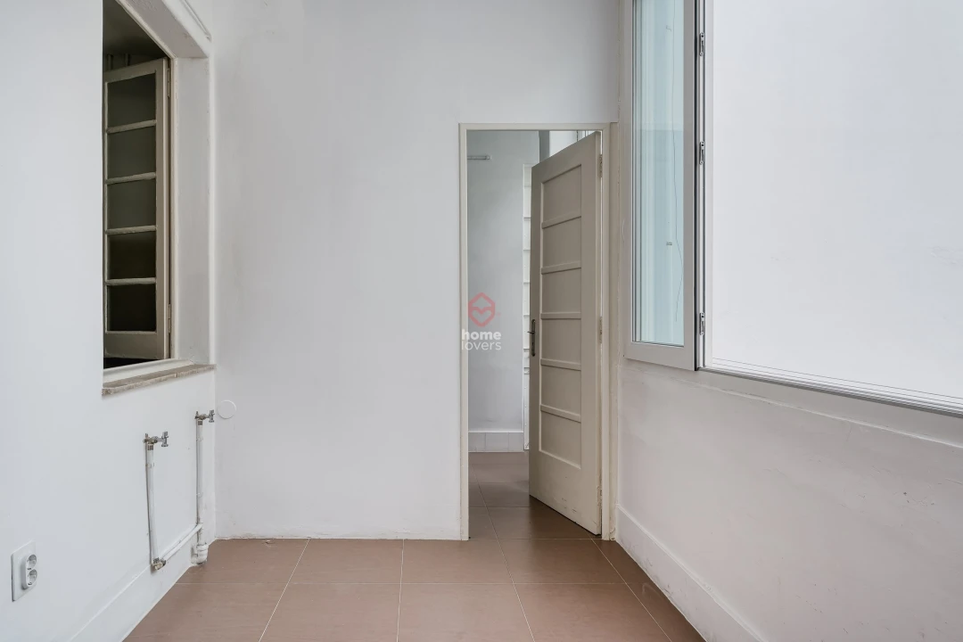 Apartamento T5 para Venda em Avenidas Novas Foto 23