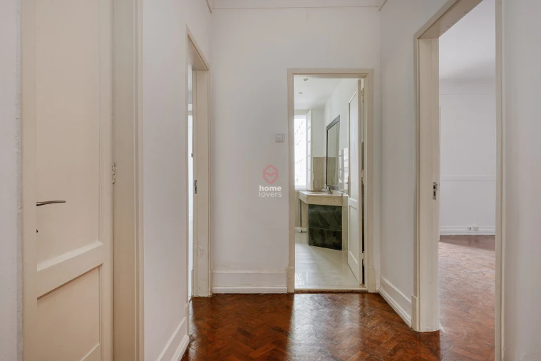 Apartamento T5 para Venda em Avenidas Novas Foto 19