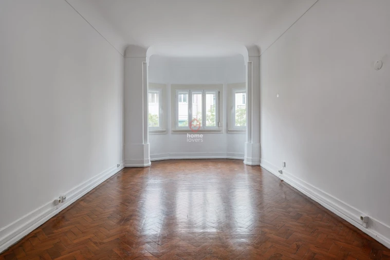 Apartamento T5 para Venda em Avenidas Novas Foto 3