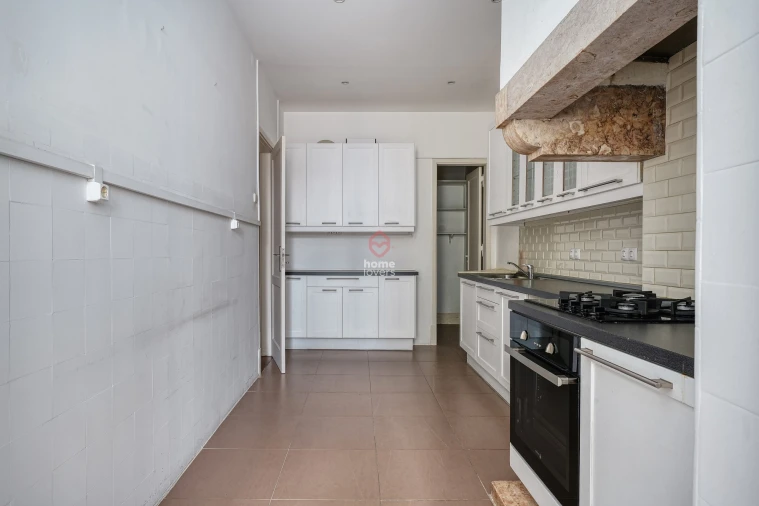 Apartamento T5 para Venda em Avenidas Novas Foto 7