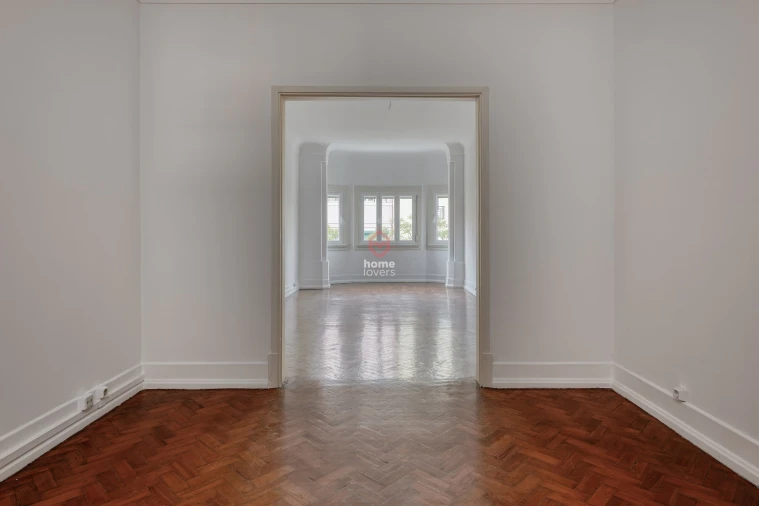 Apartamento T5 para Venda em Avenidas Novas Foto 2