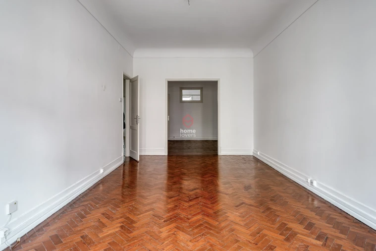 Apartamento T5 para Venda em Avenidas Novas Foto 4