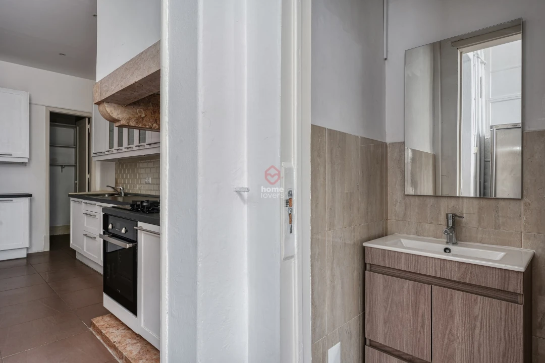 Apartamento T5 para Venda em Avenidas Novas Foto 8
