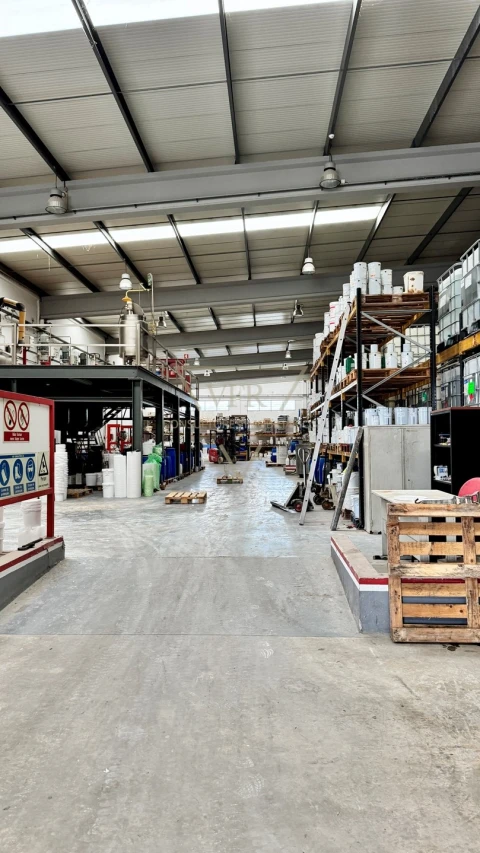 Armazém para Venda em Samora Correia