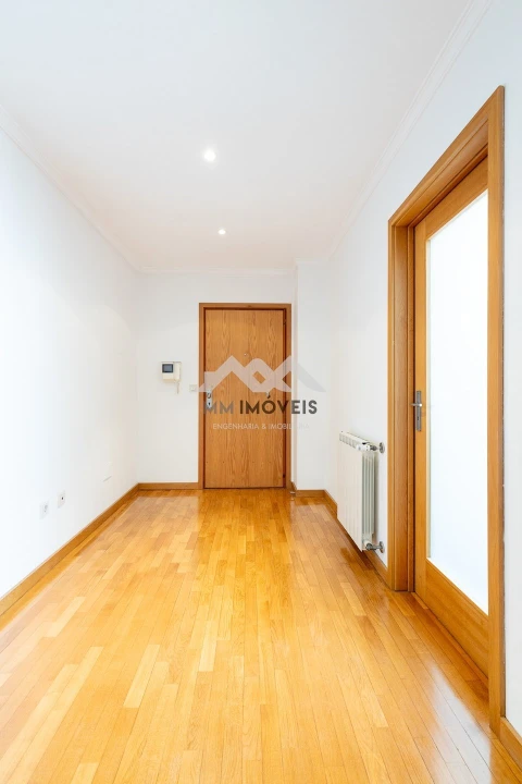 Apartamento T3 para Arrendamento em Santa Marinha e São Pedro da Afurada