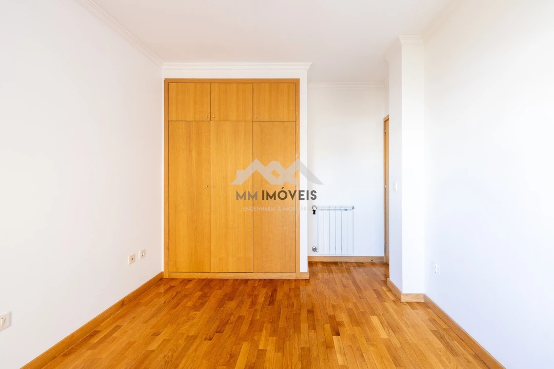 Apartamento T3 para Arrendamento em Santa Marinha e São Pedro da Afurada Foto 16