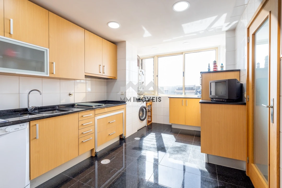 Apartamento T3 para Arrendamento em Santa Marinha e São Pedro da Afurada Foto 8