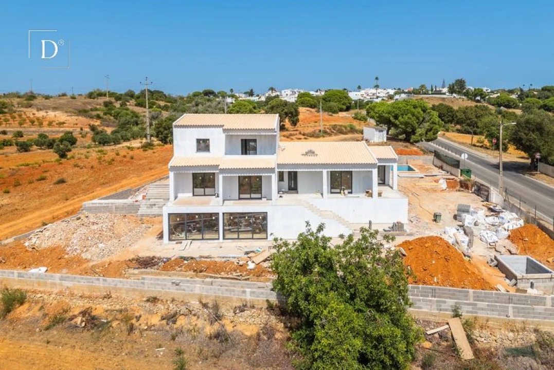 Moradia T6 para Venda em Albufeira e Olhos de Água Foto 9