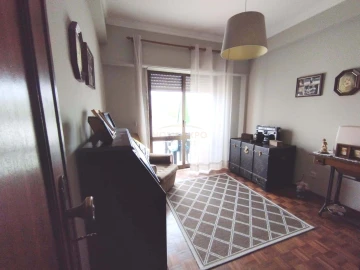 Apartamento T3 para Venda em Agualva e Mira-Sintra