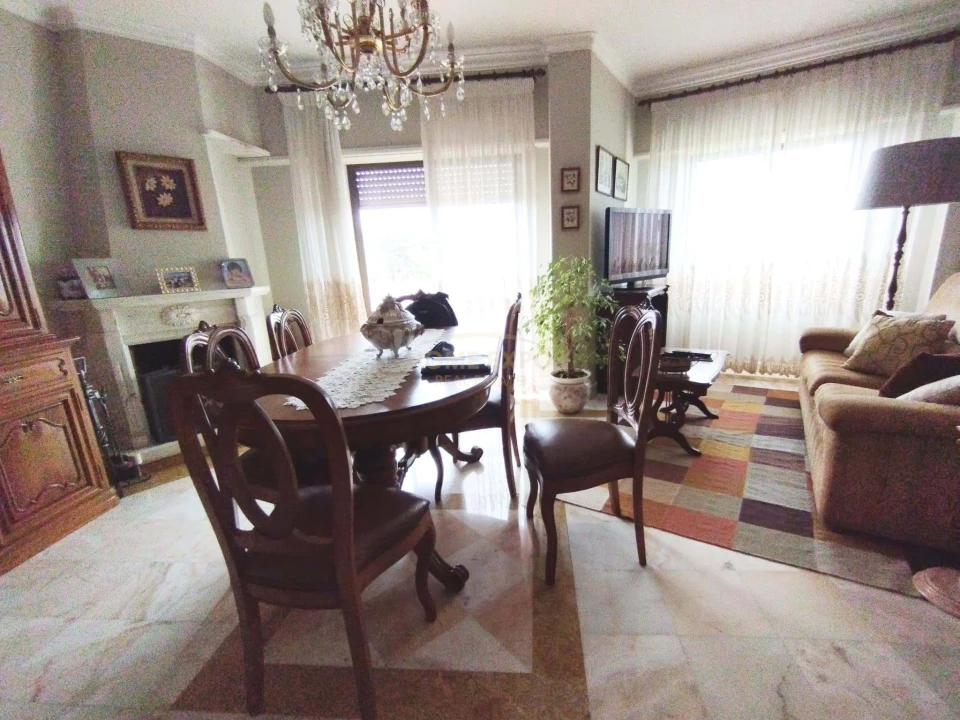 Apartamento T3 para Venda em Agualva e Mira-Sintra Foto 10