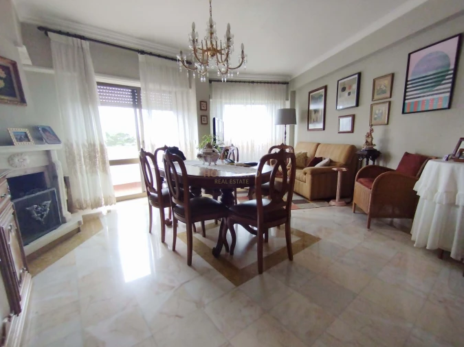 Apartamento T3 para Venda em Agualva e Mira-Sintra