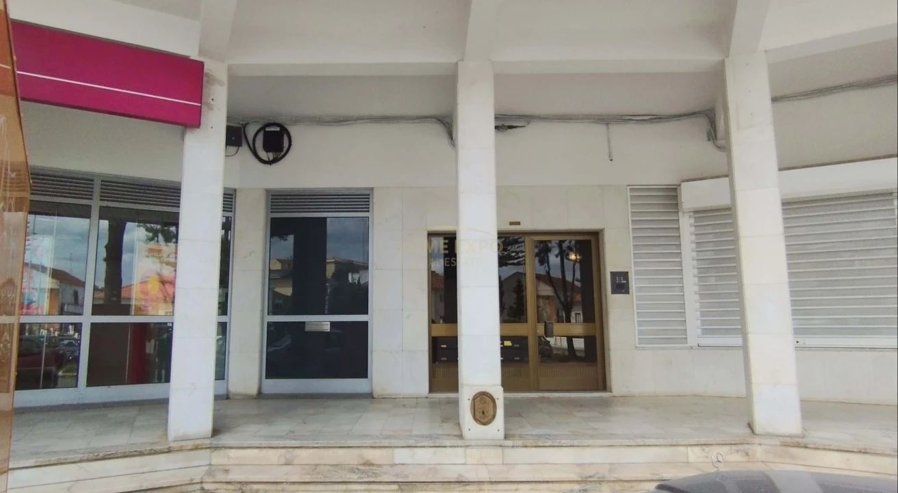 Apartamento T3 para Venda em Agualva e Mira-Sintra Foto 2