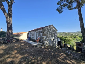 Quinta T0 para Venda em Santiago de Cassurrães e Póvoa de Cervães