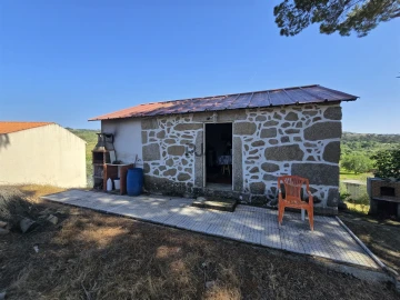 Quinta T0 para Venda em Santiago de Cassurrães e Póvoa de Cervães