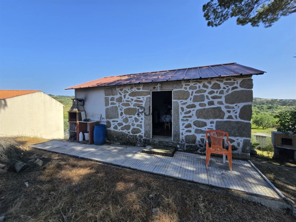 Quinta T0 para Venda em Santiago de Cassurrães e Póvoa de Cervães Foto 4