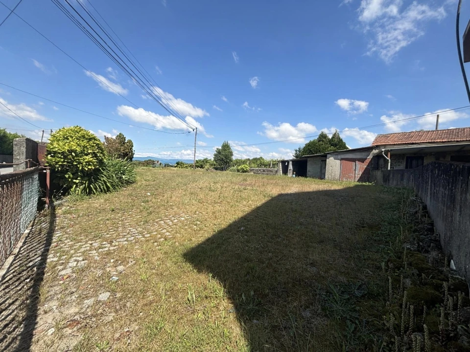 Terreno para Venda em Esmeriz e Cabeçudos Foto 1
