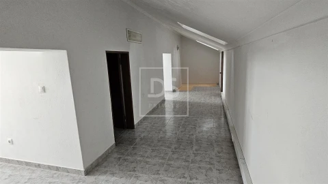 Moradia T5 para Venda em Aveiras de Cima
