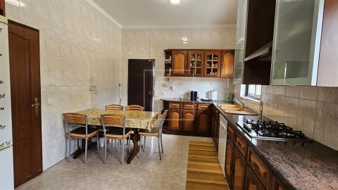Moradia T5 para Venda em Aveiras de Cima