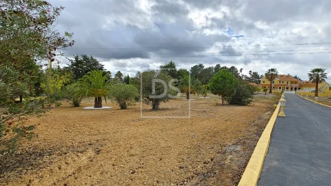 Moradia T5 para Venda em Aveiras de Cima