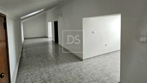 Moradia T5 para Venda em Aveiras de Cima