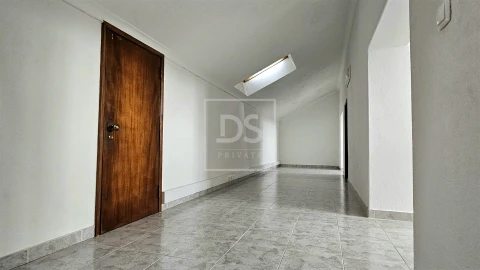 Moradia T5 para Venda em Aveiras de Cima