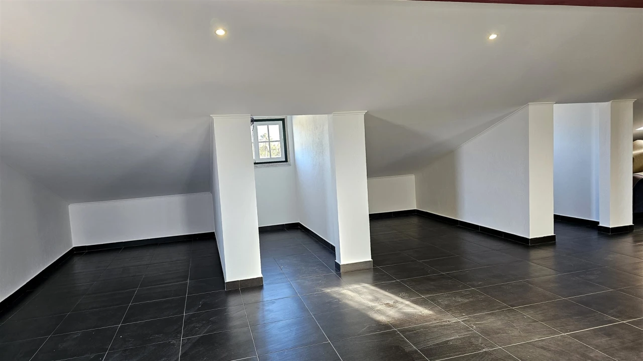 Moradia T5 para Venda em Aveiras de Cima Foto 37