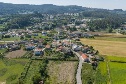 Moradia T3 para Venda em Vale (São Cosme), Telhado e Portela
