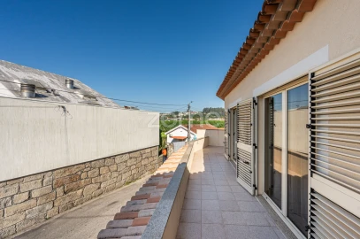 Moradia T3 para Venda em Vale (São Cosme), Telhado e Portela